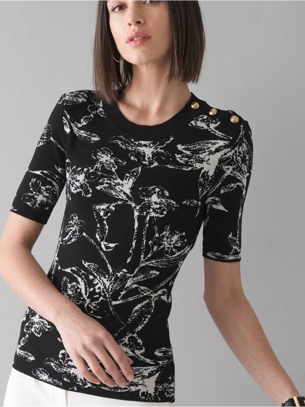 💫4/$25 • White House Black Market Black & White Floral Button-Shoulder Top
